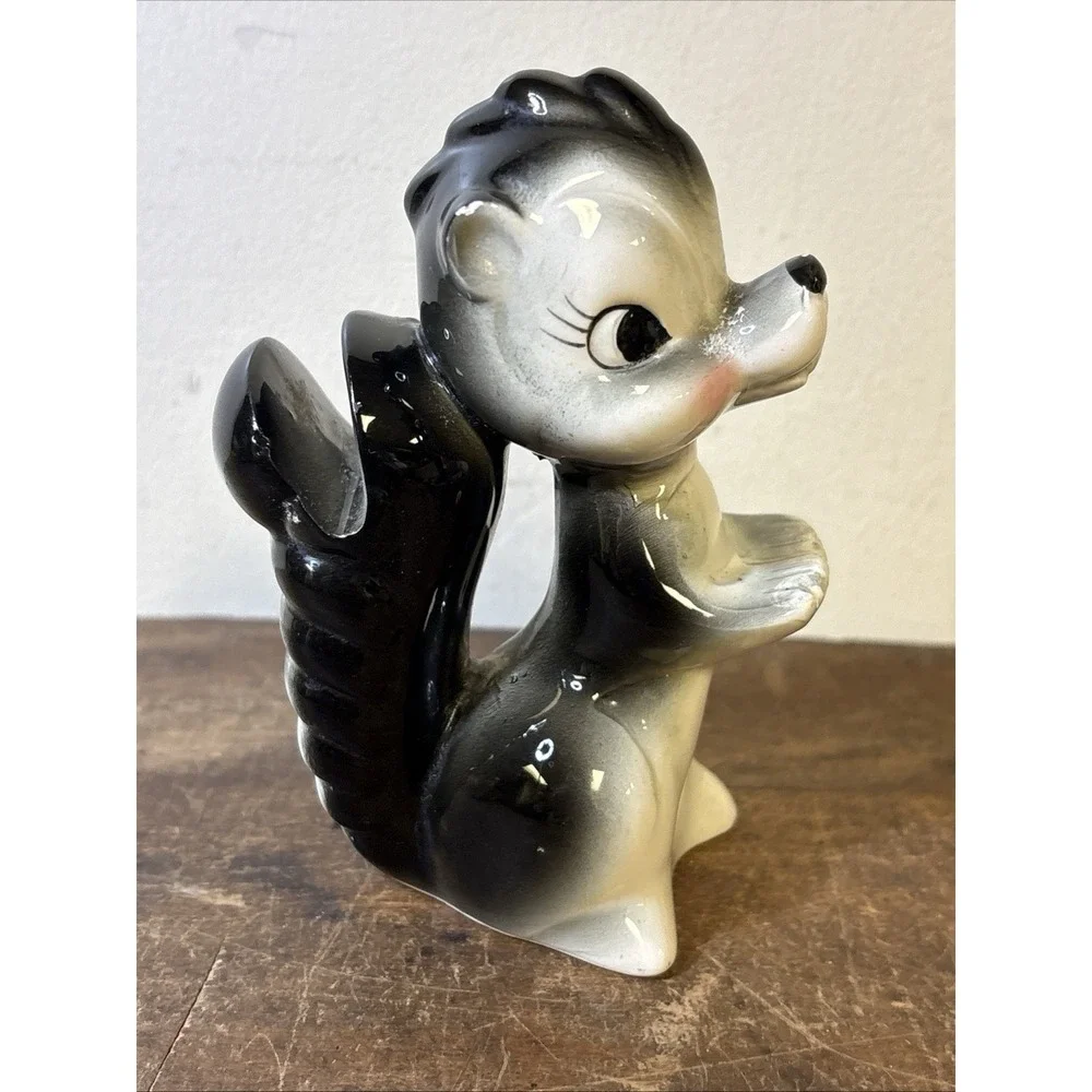 Vintage Figurine - Ceramic Skunk - Card Holder Whimsical Kitschy Eyelashes